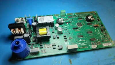 Dziś naprawiłem sterownik pieca CO/CW Junkers Cerapur Midi który zadymił i się wyłączył. Wymieniłem uszkodzone elementy i włączył się. Błąd E9 w tym wypadku dobra oznaka życia.
Naprawa ekspresowa w 24 godziny żeby klienci nie marzli i mieli ciepłą wodę do kąpieli.
 
 


Today I repaired a Junkers Cerapur Midi central heating/heating water...